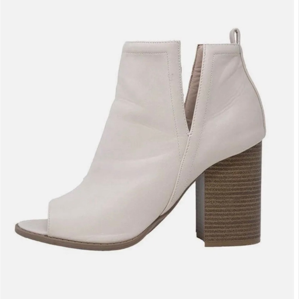 WOMENS PINK LILY BETH CREAM BOOTIES. SIZE 8.5